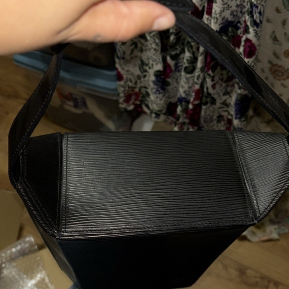 LV Sac Seau - Picture 13 of 15